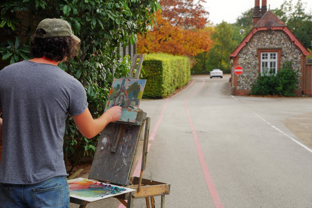 Artist Andrew Farmer painting at the Unilever Colman's Abbey Priory, Paint Out Norwich 2018. Photo © Katy Jon Went